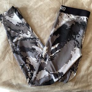 Nike Pro HyperWarm Women’s Size L